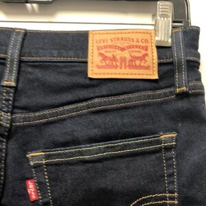 Women’s Size 28-Levi’s 720 High Rise Super Skinny Jeans